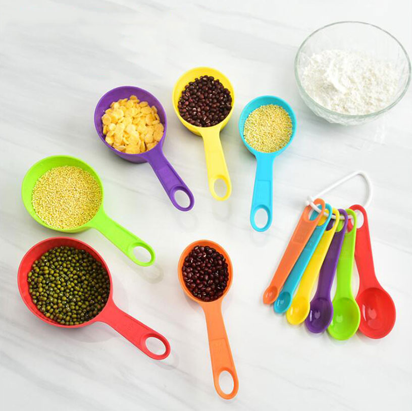 LTD Commodities Christmas measuring cups and spoons set of 4 each, Super  cute!